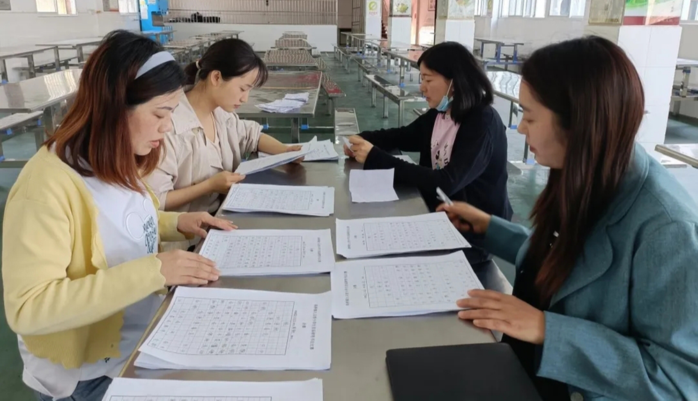 高桥镇九义校开展“书法润童心·墨香沁校园”硬笔书法比赛