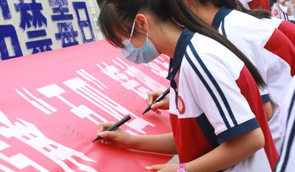 武胜县：传承“五四”精神 谱写无毒青春