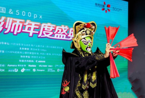 川剧变脸传承人张智杰《九变化身》亮相视觉中国年度盛典