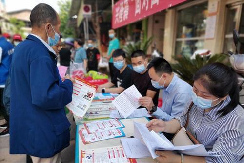 兴隆镇开展“面对面”公开接访活动