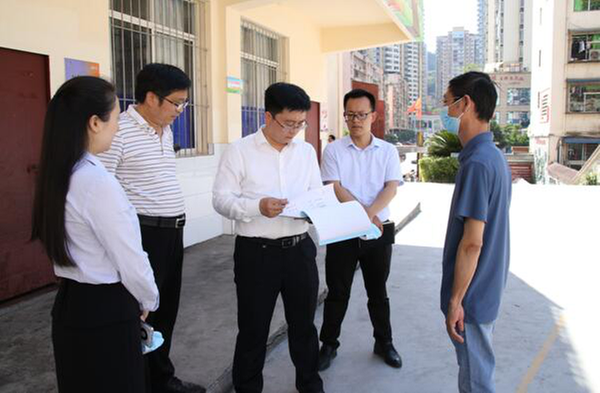 巴州区领导赴十一小学督查校园安全工作