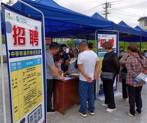 丹棱县：“点对点”招聘 “退园还耕”富余劳动力有了新工作