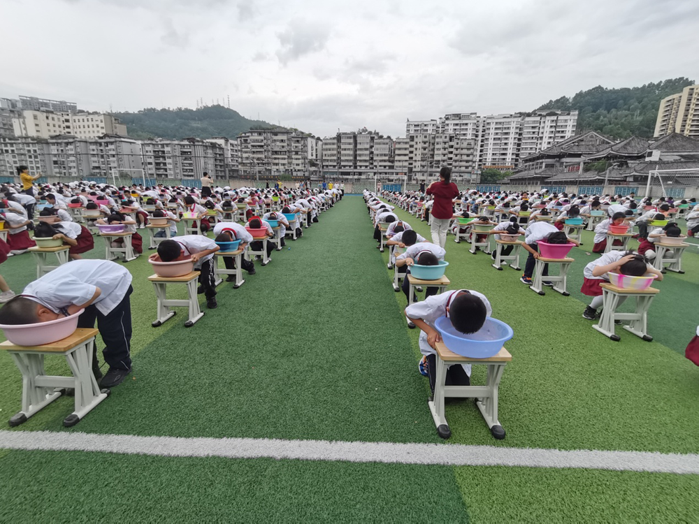 南江县实验小学开展“珍爱生命 远离溺水”安全演练活动   