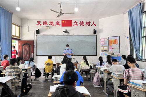 伏龙镇扎实开展安全教育进校园主题活动