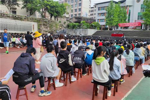 罗渡镇多举措筑牢辖区校园“安全网”