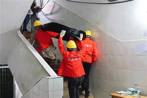 和源电力武胜分公司：连夜奋战  7小时抢建396间隔离房供电设施