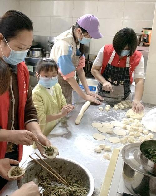 青神县凤阳社区：十年爱心陪伴 守候“凤阳一家人”