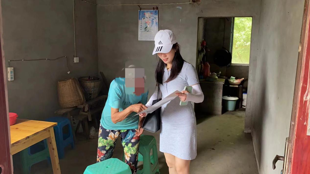 青神县司法局：走访关怀联系户 暖暖深情入人心