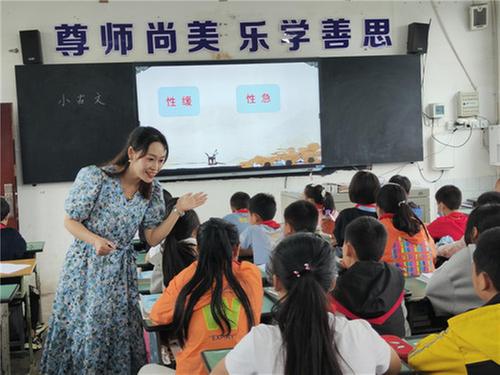 彭山区李艳玲名师工作室开展送教下乡活动