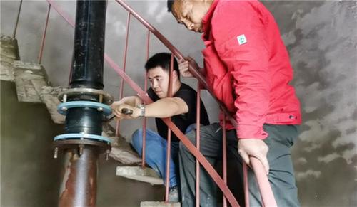 战疫情，广安区水务人在一线行动