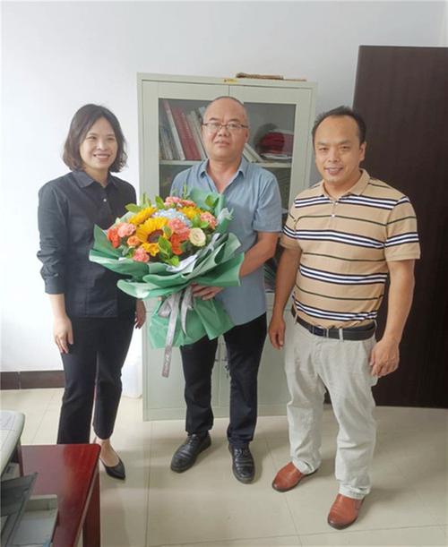 岳池县科协慰问2022年广安市“最美科技工作者”获评者