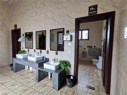 洪雅县：游客点赞旅游厕所 舒适“方便”更人性