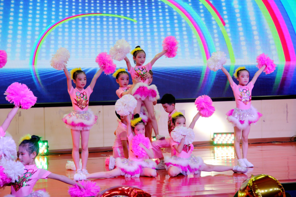 通川区二小举办庆“六一”文艺展演暨葫芦丝比赛颁奖典礼