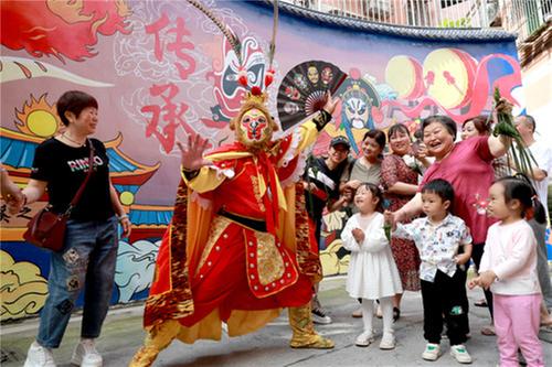 纳溪区：川剧变脸迎端午