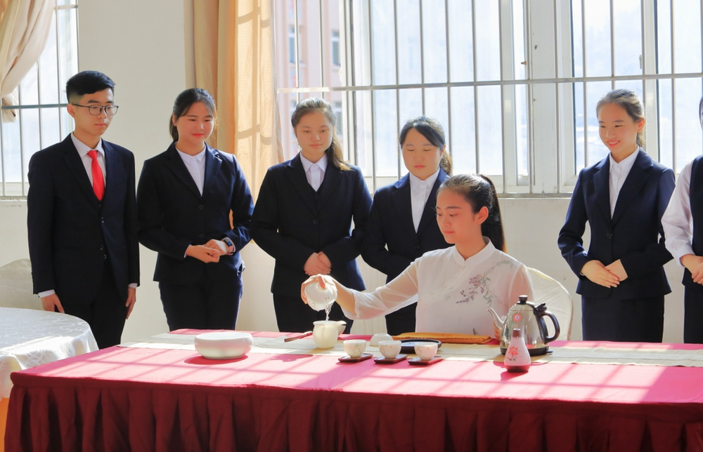 南江县职业中学建成西部一流的中等职业学校