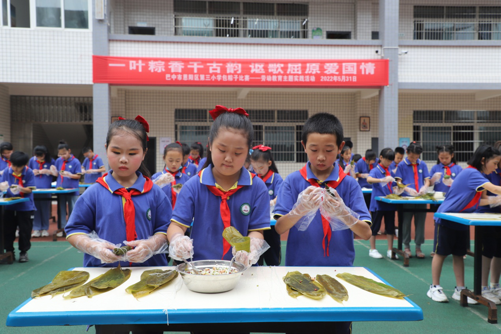恩阳区三小开展劳动教育实践活动培养学生爱国情