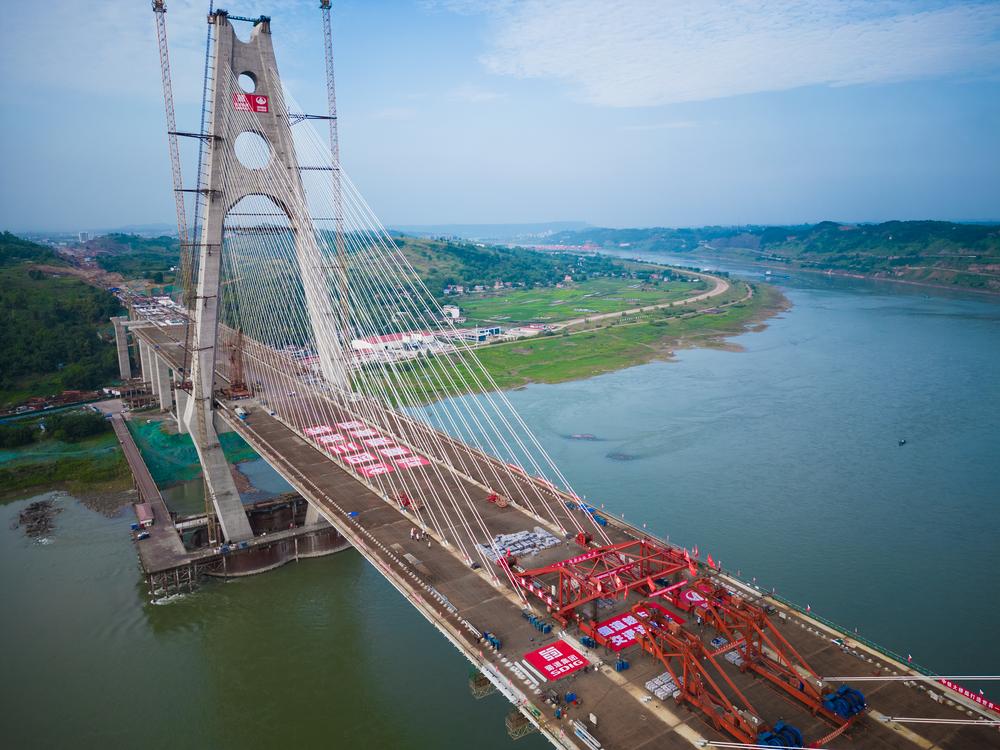 中铁科研院西南院成都工程质量监督站监督的宜宾临港长江大桥顺利合龙