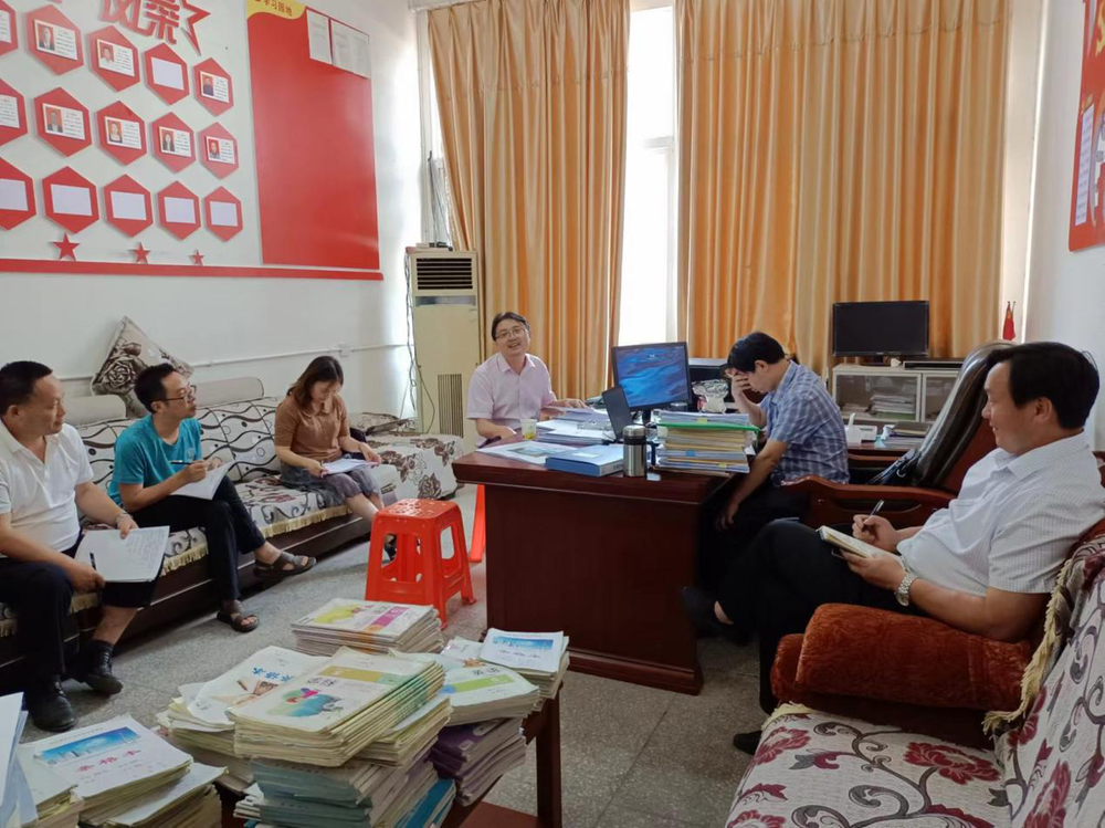 南江县教研室督导关路镇九义校“双减”工作