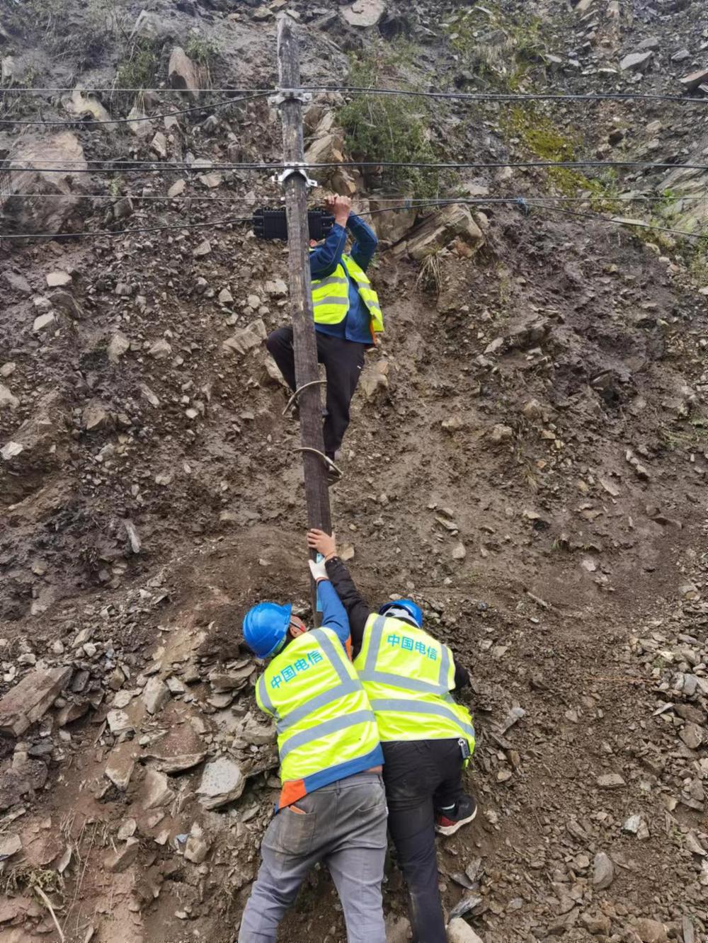 中国电信率先抢通马尔康震区所有乡镇通信网络