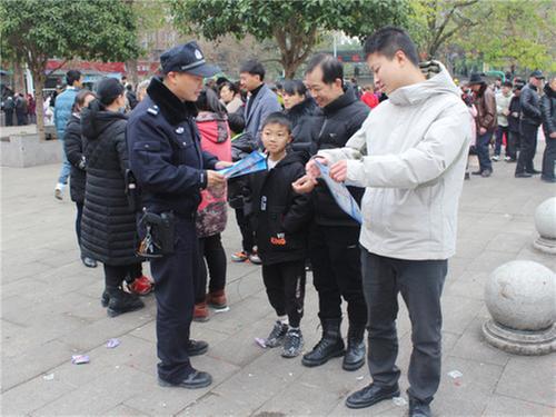 华蓥市：多举措宣传反诈 捂紧群众钱袋子