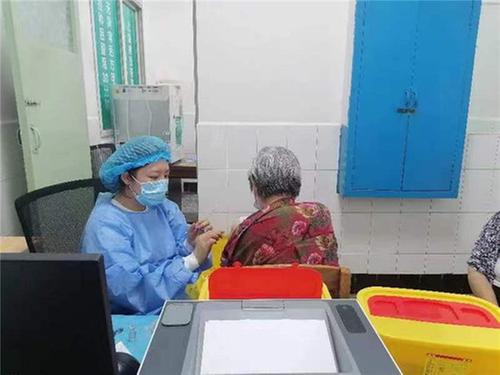 东坡区苏祠街道：提供接种服务 方便残疾老人