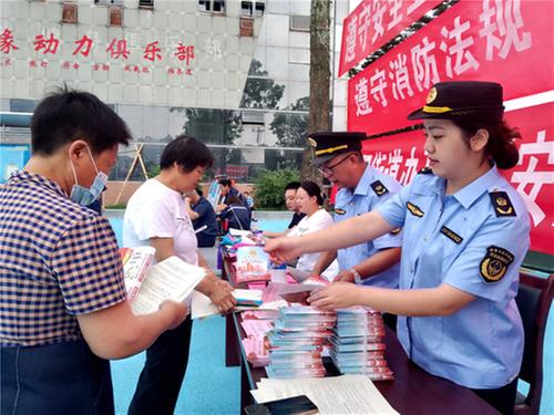 岳池县开展安全宣传咨询日活动