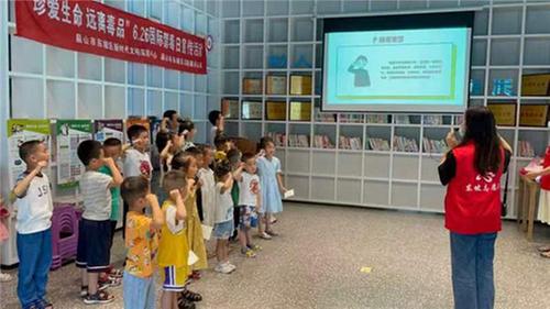 崇礼镇崇礼社区开展“珍爱生命 远离毒品”亲子游园活动