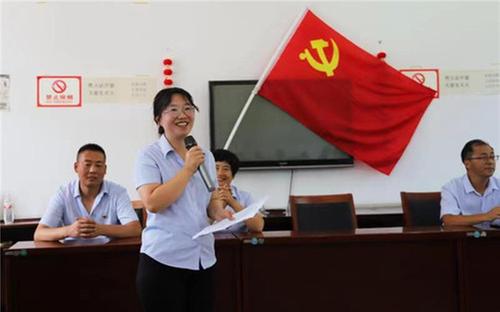 沙河镇小学开展关爱孤寡老人“送温暖”党员志愿服务活动