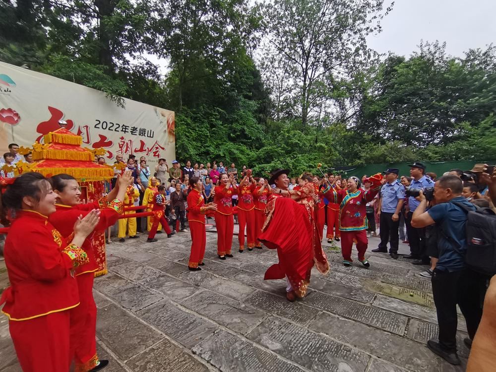 2022年老峨山“六月六”朝山会盛大开启