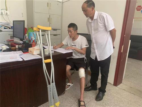 辅警杨敏：带伤加班，手上有事做才感到充实