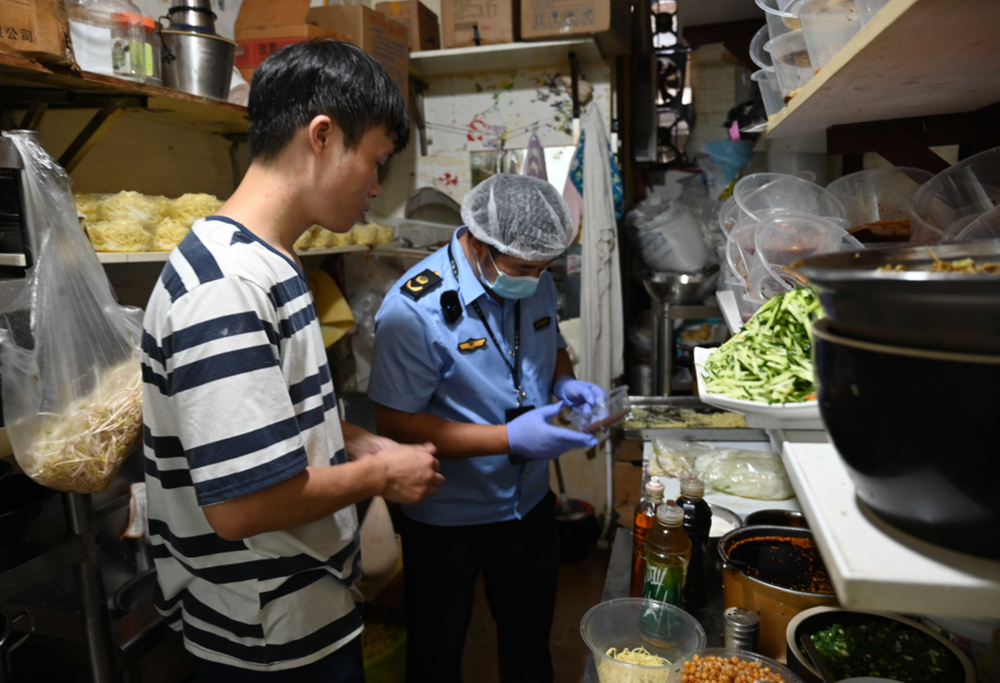 东坡区市场监管局开展冷饮店专项食品安全检查