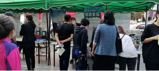 天津大港大型夏季招聘会在大港万达广场举行