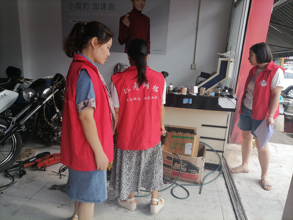 仁寿县怀仁街道蜂蜜社区为群众保安全、送清凉