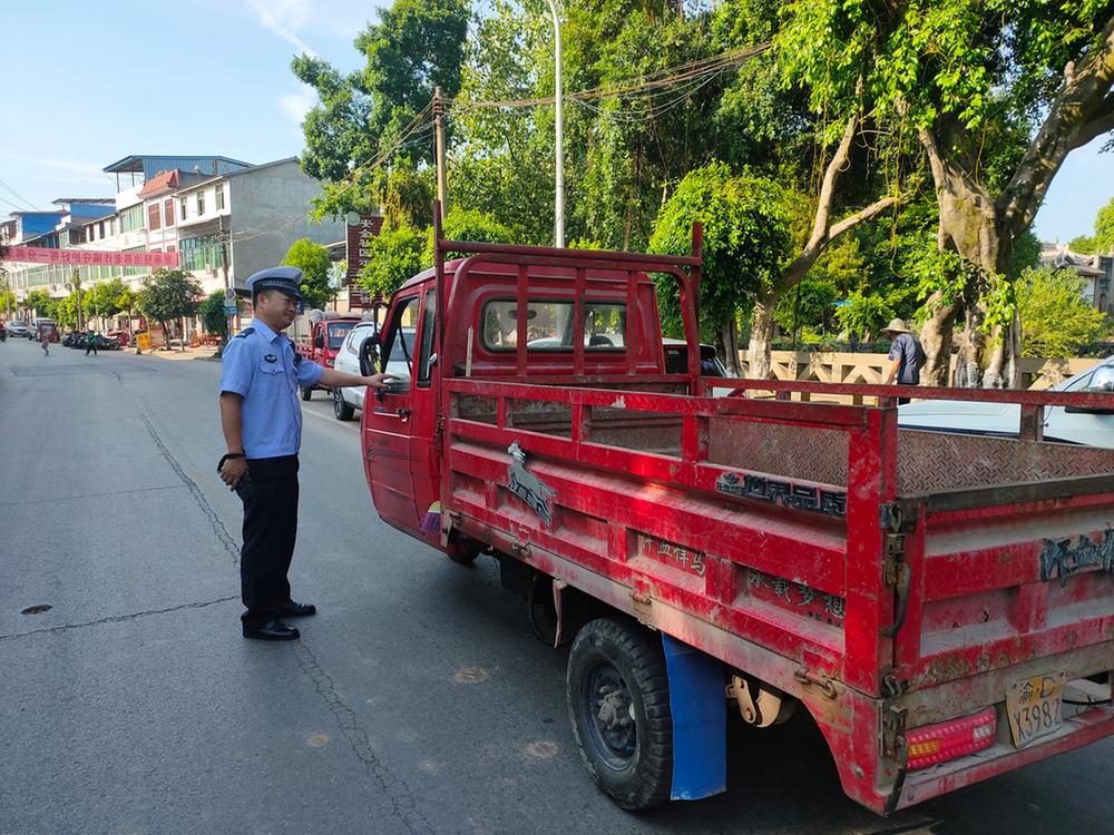 华蓥市：重拳整治“三车”乱象  实现隐患动态清零