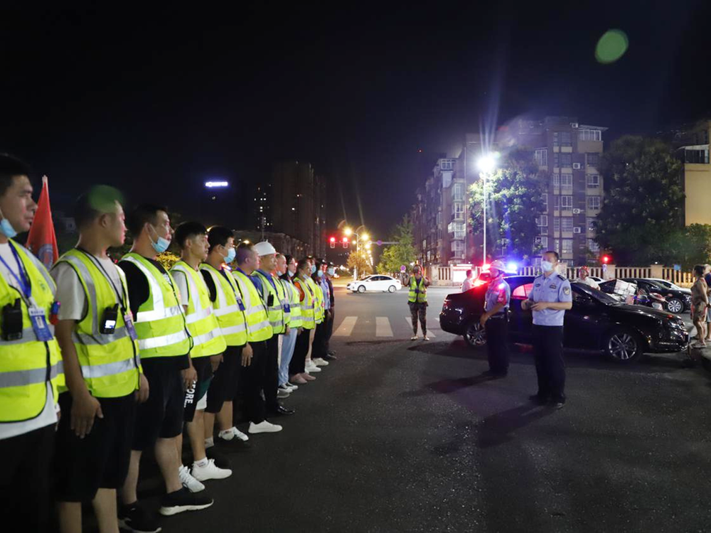嘉陵区开展第二次夏夜治安巡查宣防集中统一行动