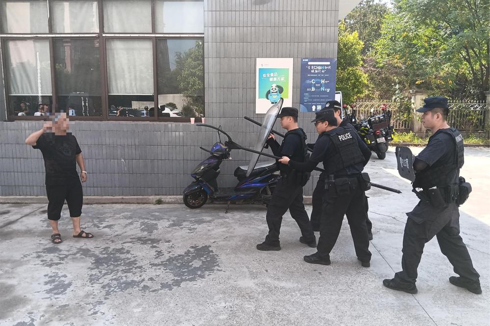 华蓥市公安局联合“三电”企业开展反恐防暴应急演练