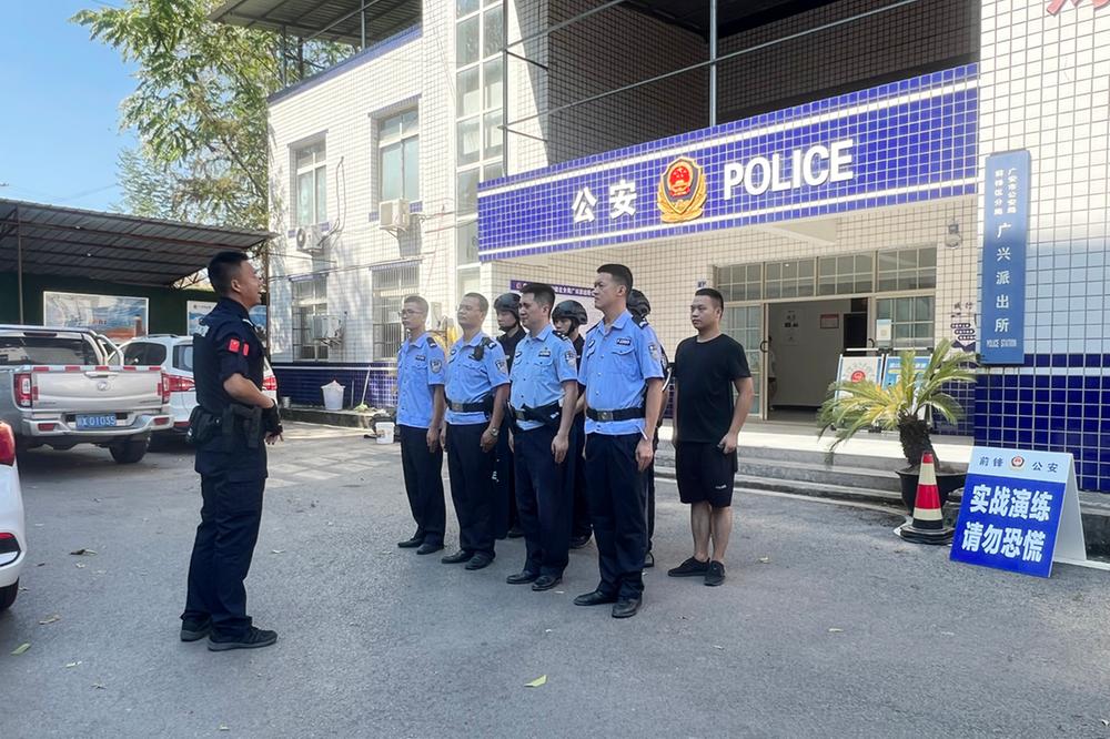 前锋区公安分局开展驻地防恐防暴演练