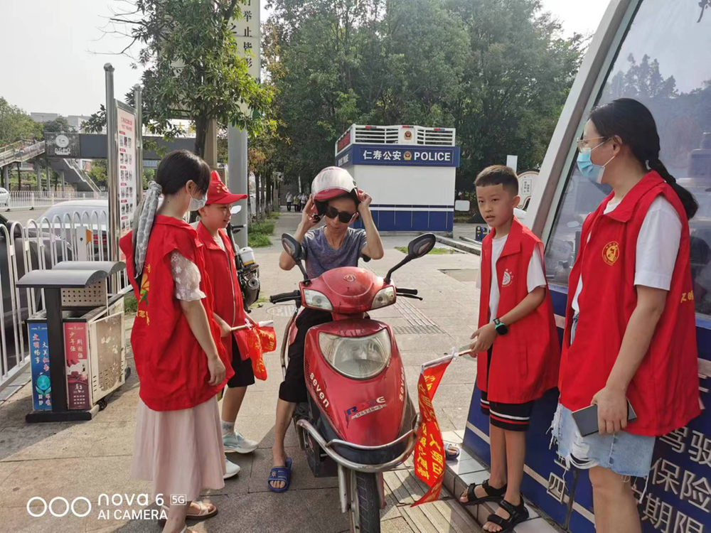 仁寿县怀仁街道：网格员为创文明城市添砖加瓦