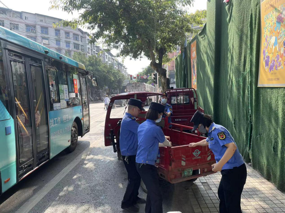 岳池县扎实开展人行道秩序专项整治工作