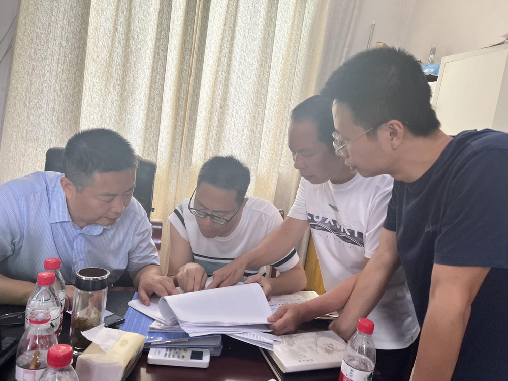 南江县教科体局督查乐坝小学防溺水工作