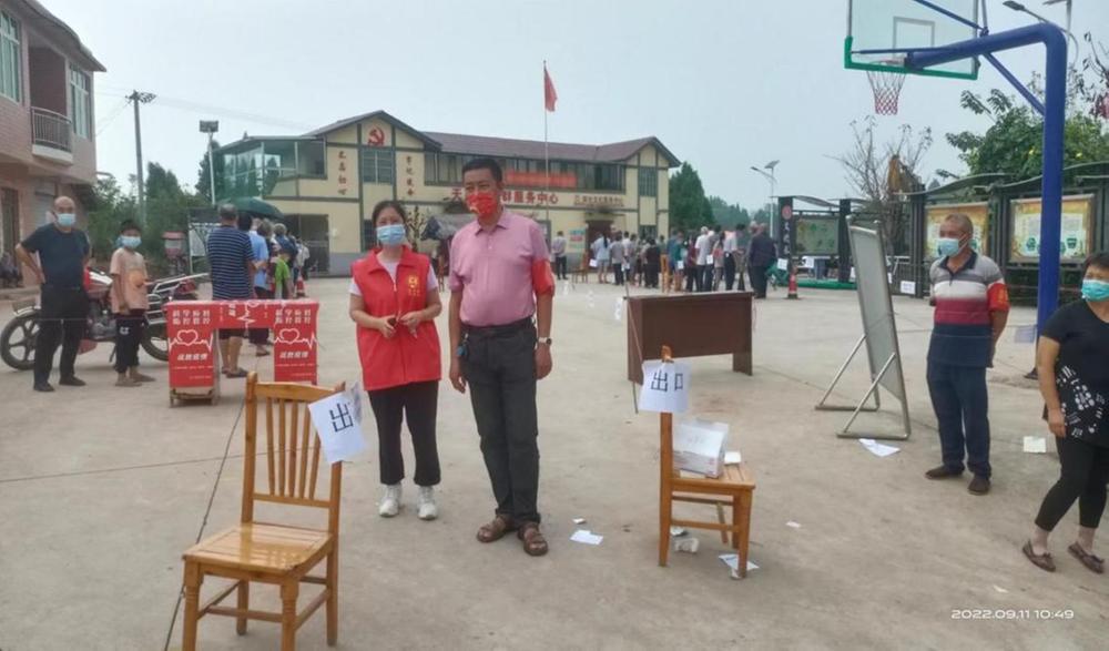 东兴区：“疫”战“夫妻档”  守“土”不回家