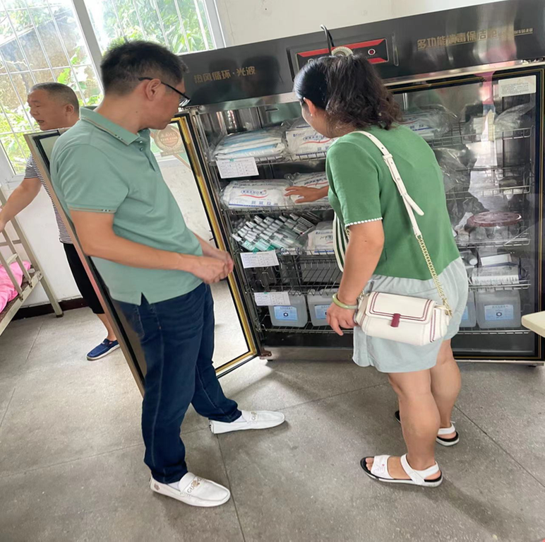 乐坝小学开展维稳防暴暨疫情防控护校活动