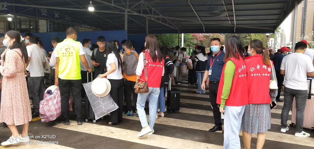 仁寿县怀仁街道：网格员“保驾护航”  助力开学