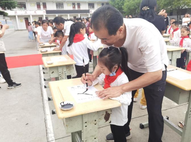 镇庙小学举行2022年秋季开学典礼