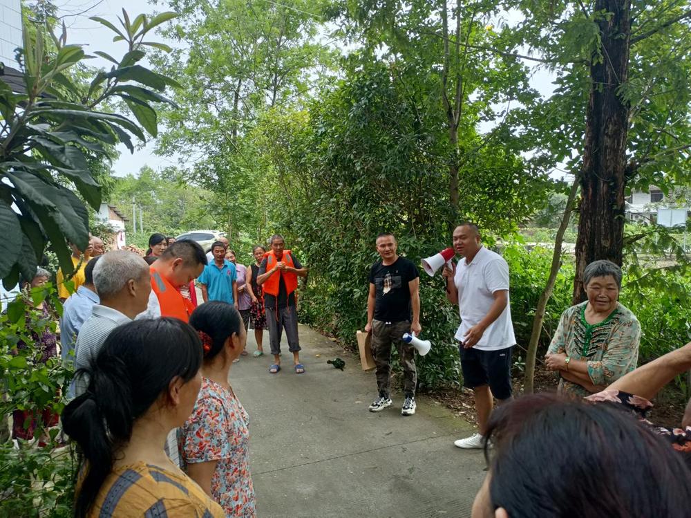 公义镇新桥村：开展安全巡查和防溺水知识宣传