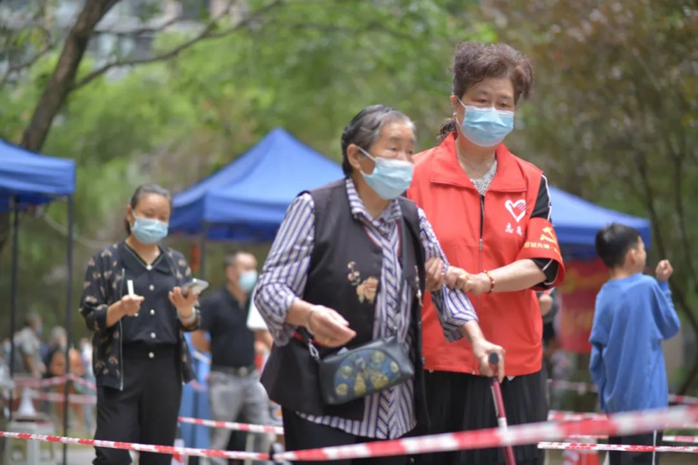 青白江区大弯街道：全员核酸检测中的“静”与“动”