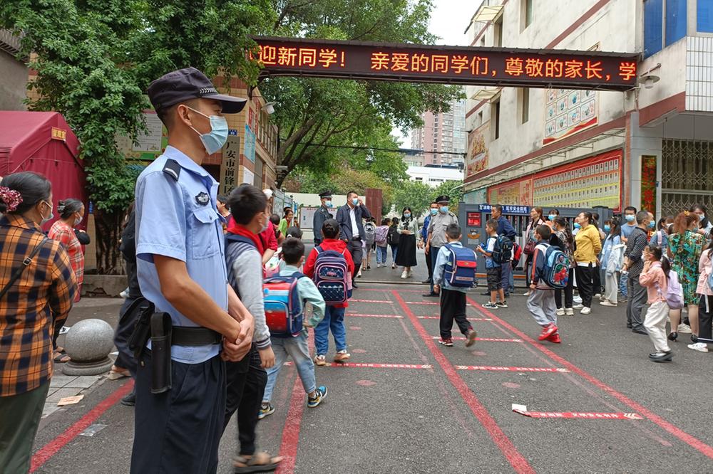前锋公安多措并举护航开学季