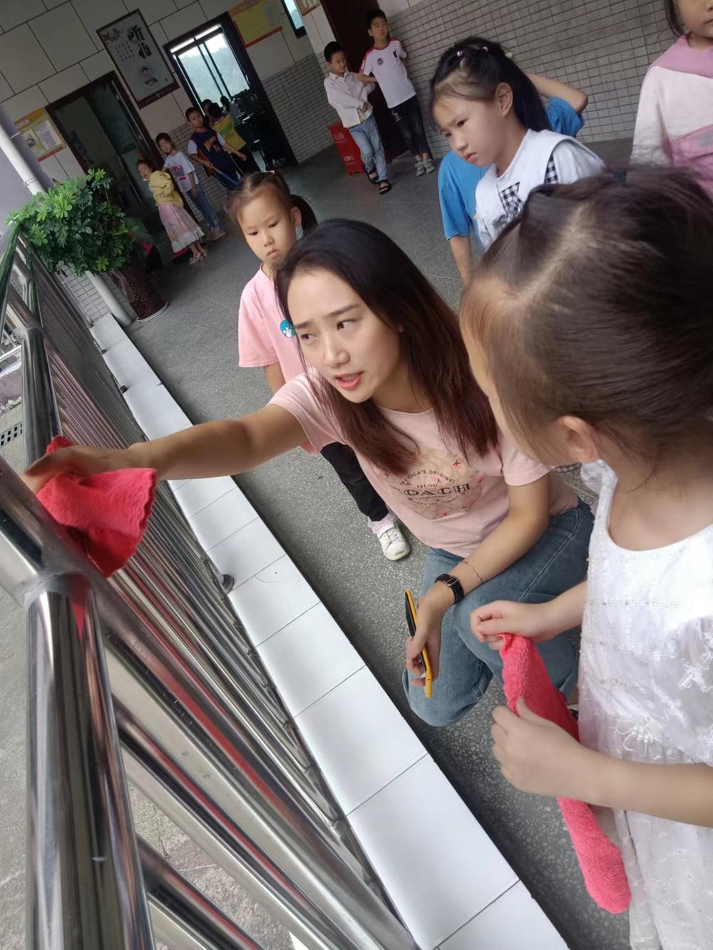 巴州区十二小开展“我劳动我光荣”系列教育活动