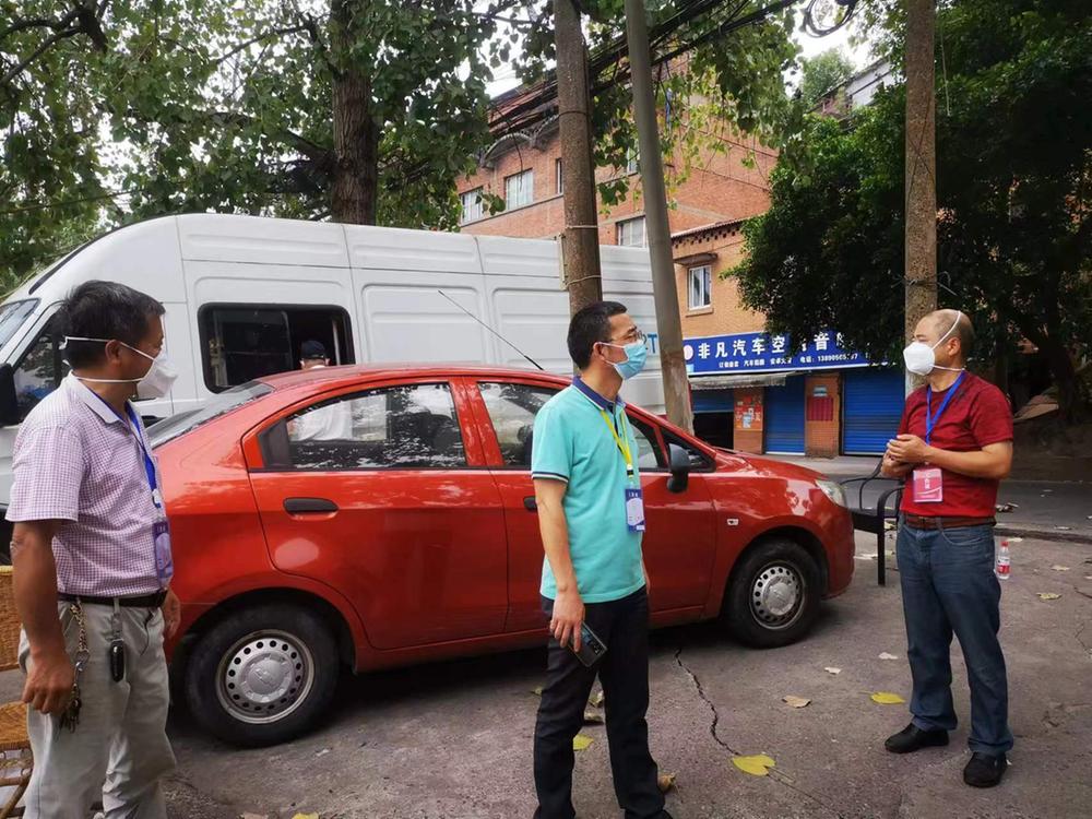 东兴区：疫情防控 方显党员本色