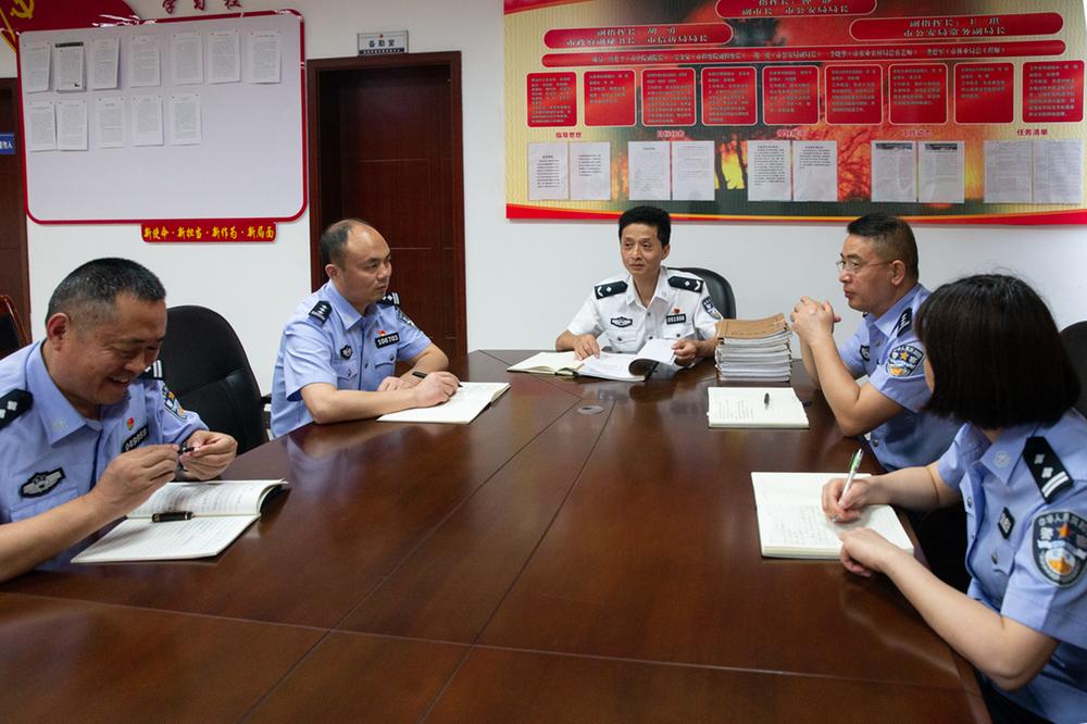 老骥伏枥甘奉献  心系警徽谱新篇